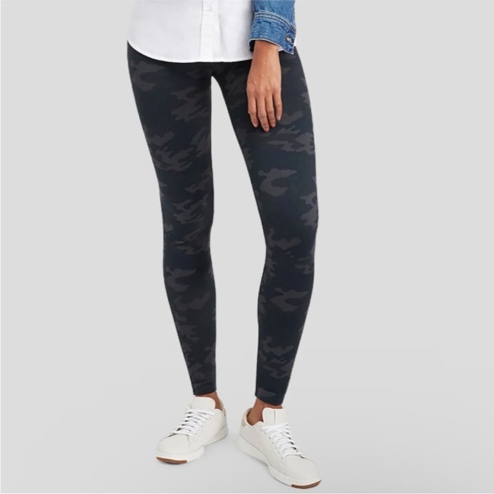SPANX Look At Me Now Seamless Camouflage Slimming Control Leggings Size Large